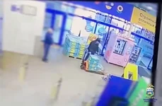 В Тюмени мужик внаглую украл из супермаркета 1,5 тонны огурцов и 400 кг бананов.webp