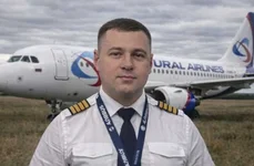 С пилота, который посадил самолёт в поле и спас более 160 человек, хотят взыскать 119 млн руб...webp