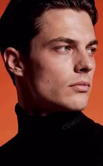 Бренд Ebanat показал новинку - премиальную водолазку с вышивкой логотипа прямо на горловине..webp